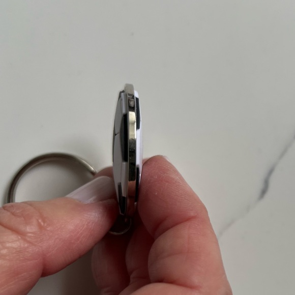 NWOT two soccer keychains. The Italian keychain flips between flag & soccer ball - Picture 4 of 5